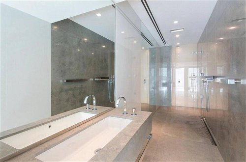 Photo 36 - Stunning 4-bed Duplex Penthouse in London