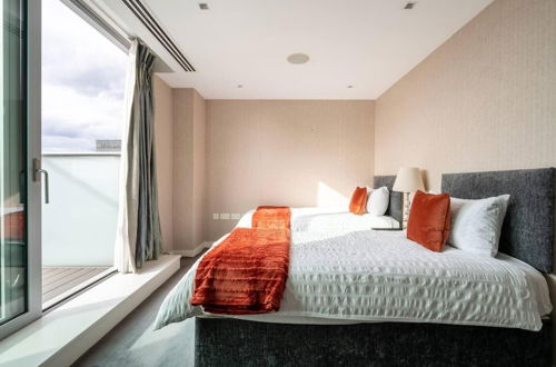 Photo 4 - Stunning 4-bed Duplex Penthouse in London