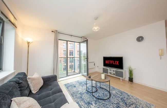 Beautiful 1-bed Apartment in Salford - Photo 1