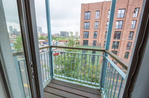 Photo 9 - Beautiful 1-bed Apartment in Salford