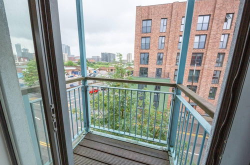 Foto 9 - Beautiful 1-bed Apartment in Salford