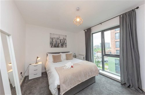Foto 3 - Beautiful 1-bed Apartment in Salford