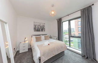 Foto 3 - Beautiful 1-bed Apartment in Salford