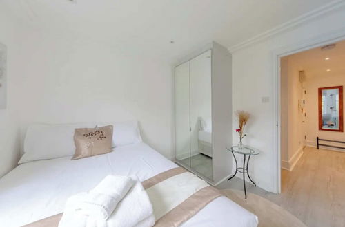 Foto 10 - Chic & Peaceful 2BD Flat - Hampstead