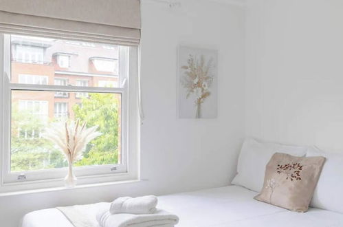 Photo 2 - Chic & Peaceful 2BD Flat - Hampstead