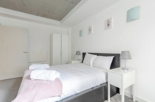 Photo 2 - Beautiful & Bright 2BD Flat - Dalston