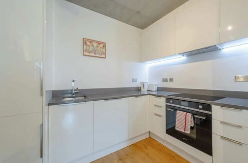 Foto 15 - Beautiful & Bright 2BD Flat - Dalston