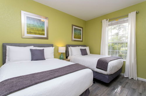Foto 16 - Magnificent 2 Bedroom Apartment Vista Cay Resort 107