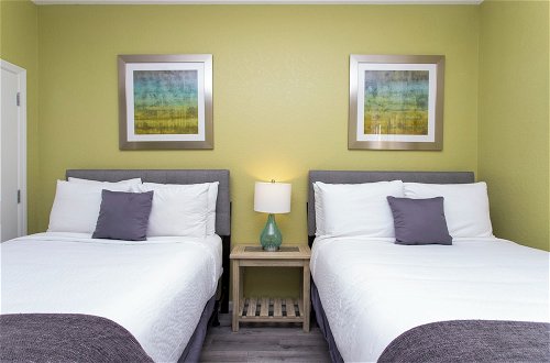 Foto 17 - Magnificent 2 Bedroom Apartment Vista Cay Resort 107