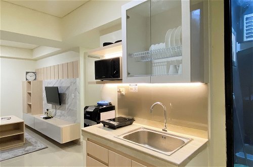 Photo 10 - Best Homey And Modern 2Br At Meikarta Apartment