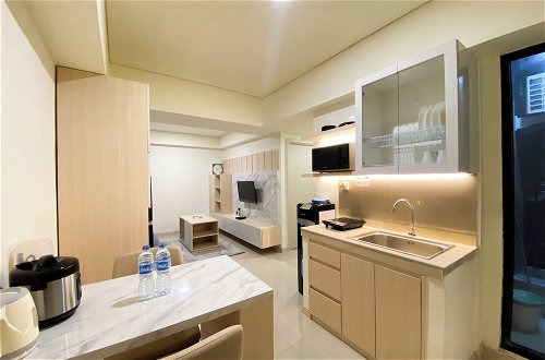 Photo 13 - Best Homey And Modern 2Br At Meikarta Apartment