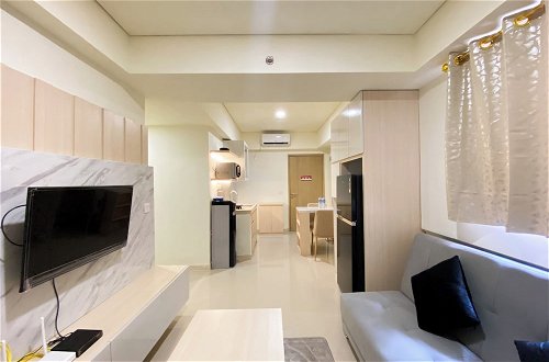 Photo 15 - Best Homey And Modern 2Br At Meikarta Apartment