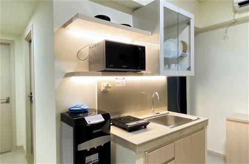 Photo 11 - Best Homey And Modern 2Br At Meikarta Apartment