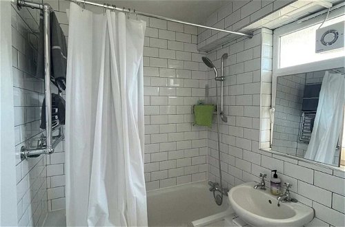 Photo 9 - Charming & Peaceful 1BD Flat - Clapham Junction