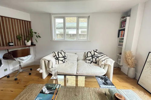 Foto 12 - Bright & Beautifully Decorated 1BD Flat - Brixton