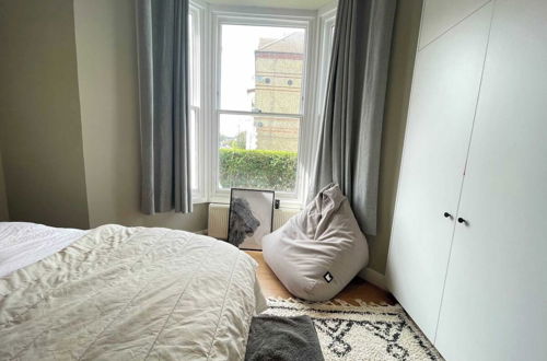 Photo 2 - Bright & Beautifully Decorated 1BD Flat - Brixton