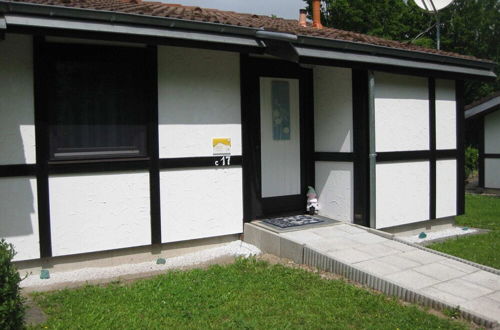 Foto 17 - Detached, Wooden Bungalow, in a Green Wooded Area