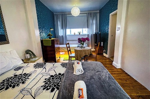 Photo 10 - Lovely Flat Near Train Station and Central London