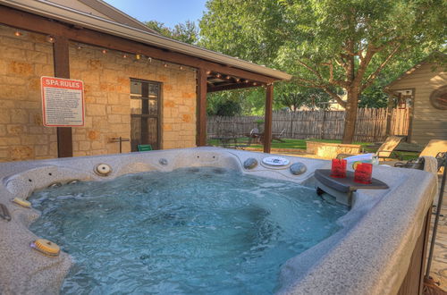 Photo 10 - Luxury&location! 1 Blk to Main St With Hottub&firepit