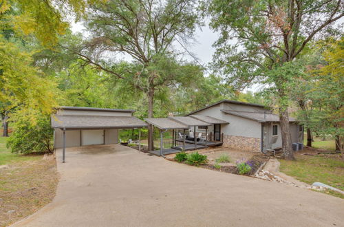 Photo 26 - Spacious Kemp Vacation Rental - Walk to Lake