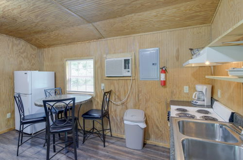 Foto 20 - Serene Briceville Vacation Rental Cabin w/ Grill