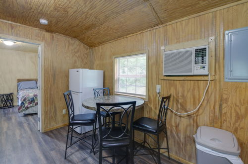 Foto 4 - Serene Briceville Vacation Rental Cabin w/ Grill