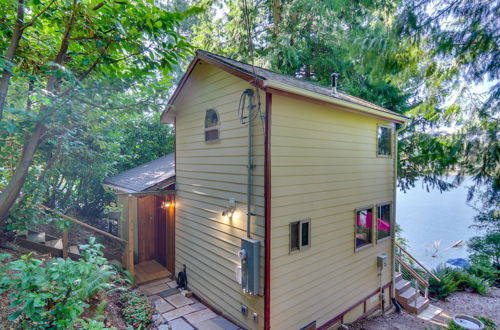 Photo 18 - Lakefront Snohomish Cottage w/ Private Dock