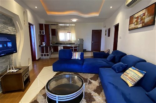 Foto 29 - Lux Suites Shanzu Beachfront Apartments
