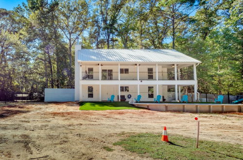 Photo 12 - Hemphill Vacation Rental w/ Pool, Walk to Lake