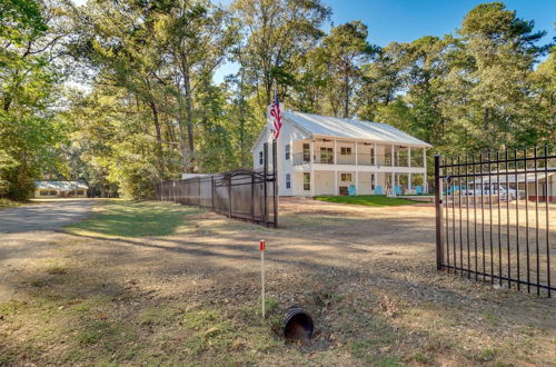 Photo 9 - Hemphill Vacation Rental w/ Pool, Walk to Lake