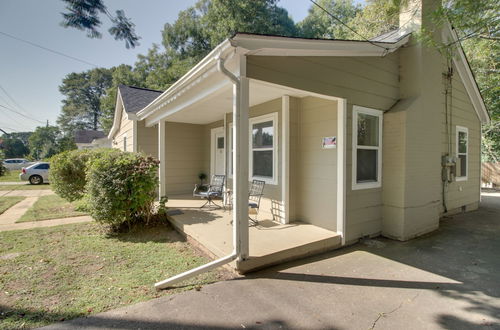 Foto 13 - Inviting Shelby Retreat w/ Private Yard & Hot Tub