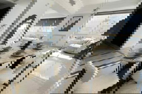 Foto 2 - Black White Modern Spacious