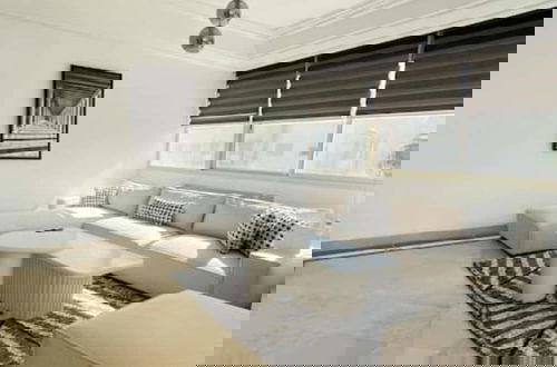 Foto 1 - Black White Modern Spacious