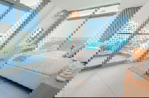 Foto 9 - HiGuests - Azure Residences