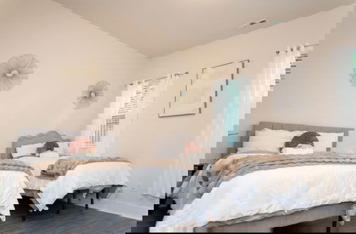 Photo 11 - Cozy Retreat near Uptown Charlotte with Free Parking & Wi-Fi