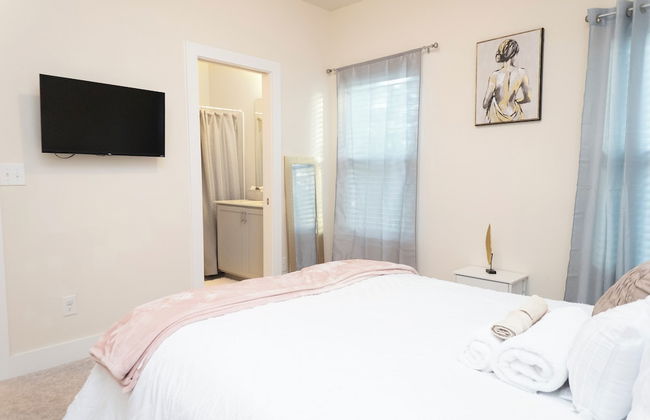 Cozy Retreat near Uptown Charlotte with Free Parking & Wi-Fi - Foto 9