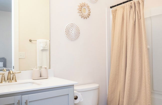 Cozy Retreat near Uptown Charlotte with Free Parking & Wi-Fi - Foto 34