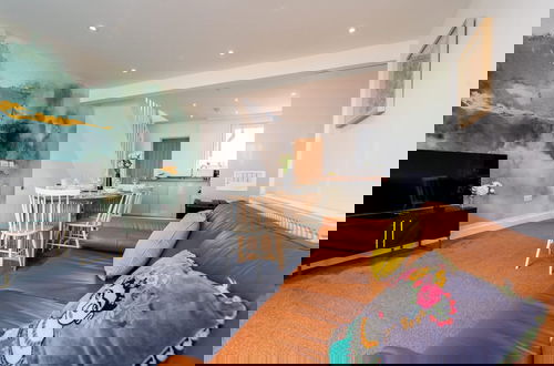 Foto 31 - Magnificent Beach House Seaview Upside-down