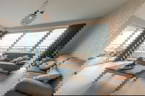 Foto 27 - Stunning Apartment With Golf Course Views