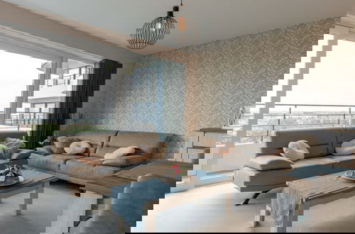 Foto 7 - Stunning Apartment With Golf Course Views