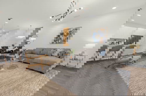 Foto 2 - Upstay - Modern Family Townhome With Pool