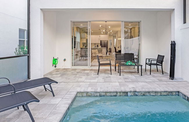 Upstay - Modern Family Townhome With Pool - Photo 6