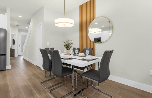 Upstay - Modern Family Townhome With Pool - Foto 13