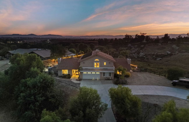 Chardonnay Charm by Avantstay Luxe Group Retreat w/ Pool Mins to Wineries - Photo 48
