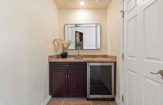 Chardonnay Charm by Avantstay Luxe Group Retreat w/ Pool Mins to Wineries - Photo 14