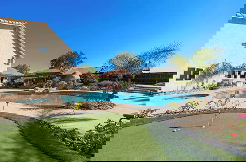 Photo 40 - Chardonnay Charm by Avantstay Luxe Group Retreat w/ Pool Mins to Wineries