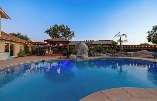 Chardonnay Charm by Avantstay Luxe Group Retreat w/ Pool Mins to Wineries - Photo 36