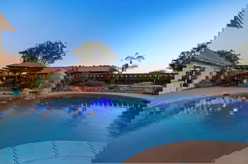 Photo 36 - Chardonnay Charm by Avantstay Luxe Group Retreat w/ Pool Mins to Wineries