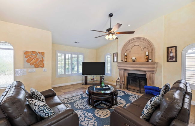 Chardonnay Charm by Avantstay Luxe Group Retreat w/ Pool Mins to Wineries - Photo 7