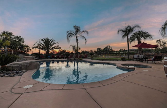 Chardonnay Charm by Avantstay Luxe Group Retreat w/ Pool Mins to Wineries - Photo 35